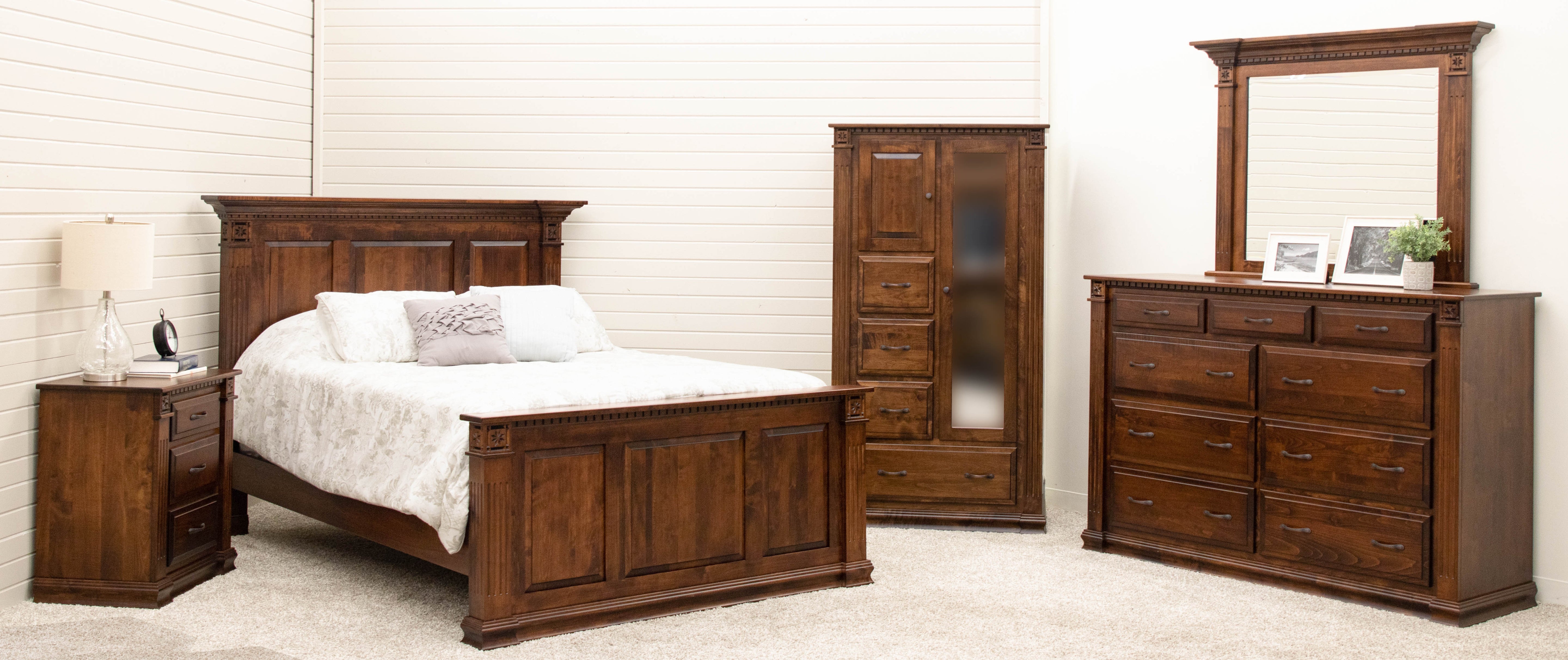 Heirloom Traditional Style Bedroom Set