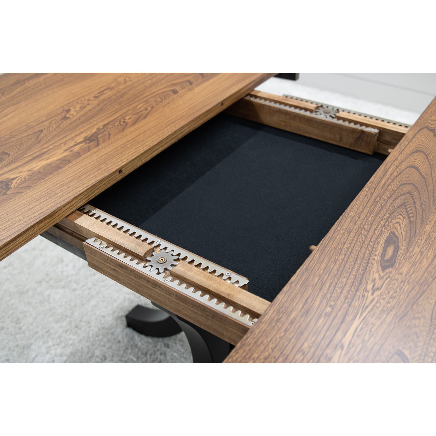 Carlisle Round Single Pedestal Table