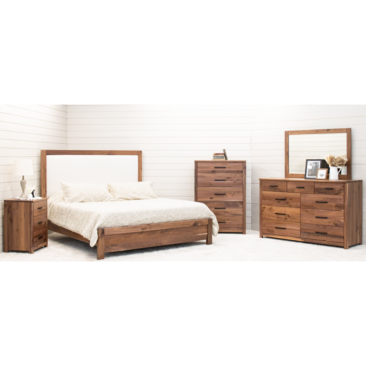Walnut wood with Natural Finish